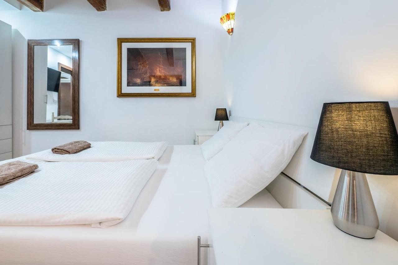 Valletta Main Street Apartment DELUXE Buitenkant foto