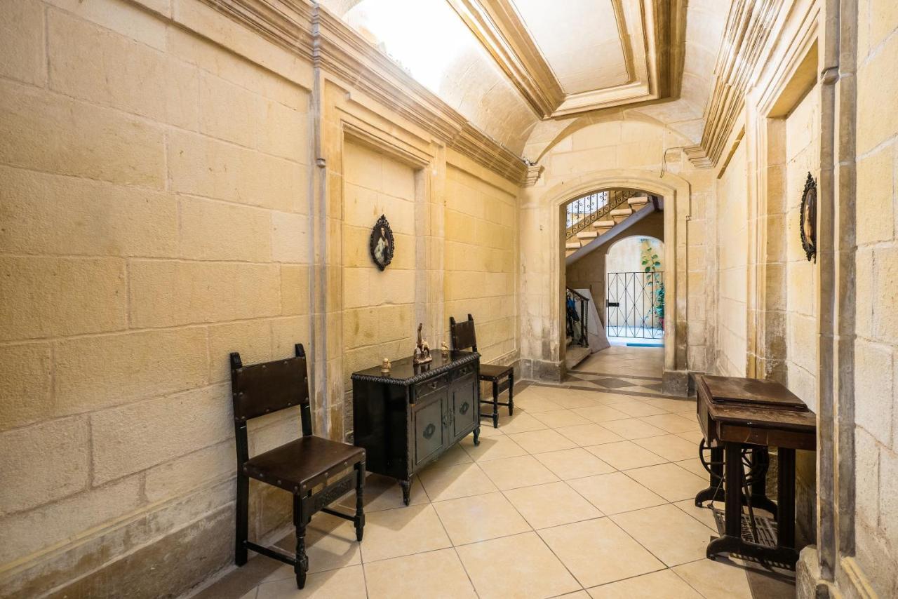 Valletta Main Street Apartment DELUXE Buitenkant foto