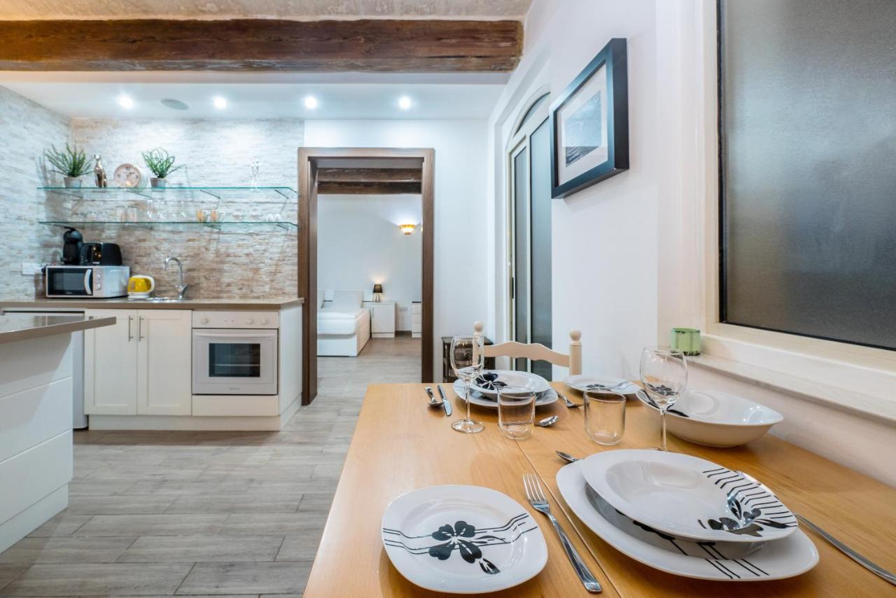 Valletta Main Street Apartment DELUXE Buitenkant foto