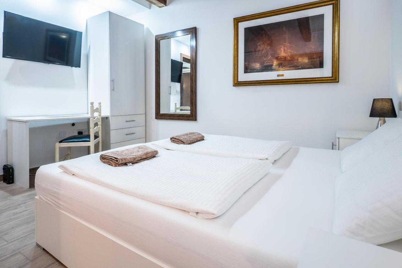 Valletta Main Street Apartment DELUXE Buitenkant foto